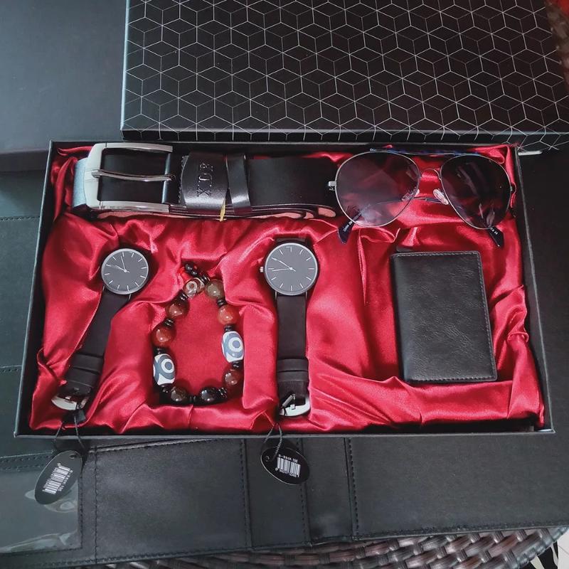 

Wristwatches Couple Watches Set Men Women Simple Watch Gift For Lover's 6pcs Boutique Present Belt Beaded Bracelet Sunglasses Card Holder, White watch set