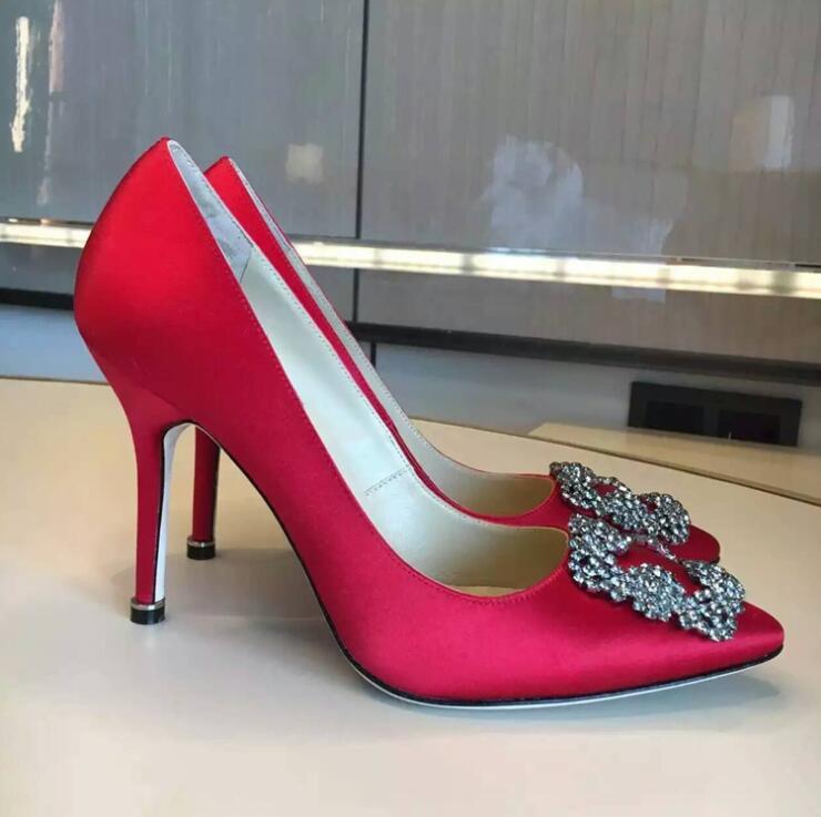Chaussures de robe 2022 Marque MB Pompes Femmes 10cm Haute High High Heel Silk Boucle carrée Carré Foret rouge Mince 35-43 Sac de poussière