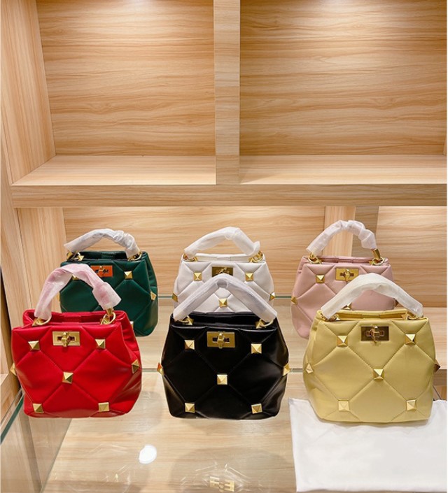 

Designer-High quality wallet famous handbag handbag female rivet cross body bag fashionreal leather bags, Black