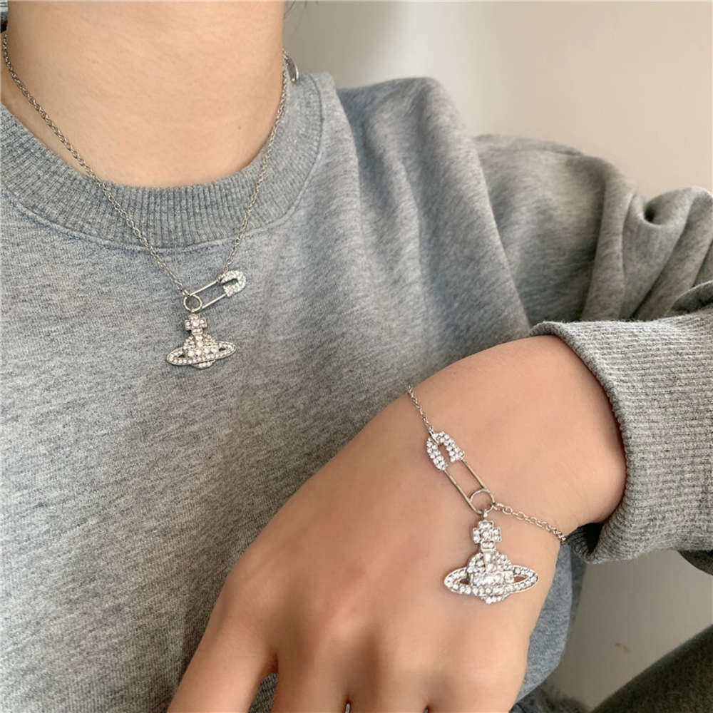 

link Elegant Saturn pin Design Necklace Fashion flash diamond temperament clavicle chain women's personality Bracelet Set, Black