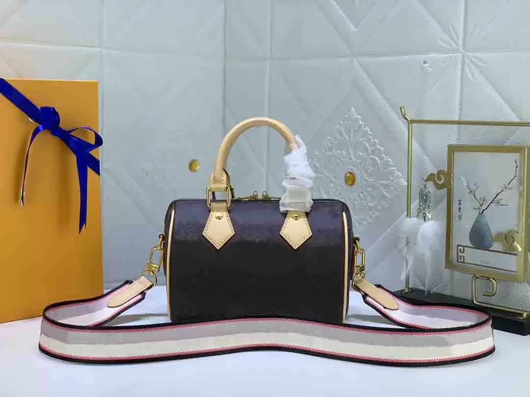 HBP TOP QUALITY Luxurys Designers Femmes Sacs Speedy Totes en relief Sac de messager pour femme Style classique Sacs à main pour femme Speedys Av