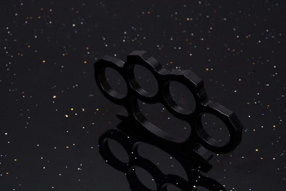 

Gear Thick and heavy Thickness steel Brass Knuckles Fighting Knuckle Duster Powerful Self Defense Mens Self-Defense tool drop-shipping, Black