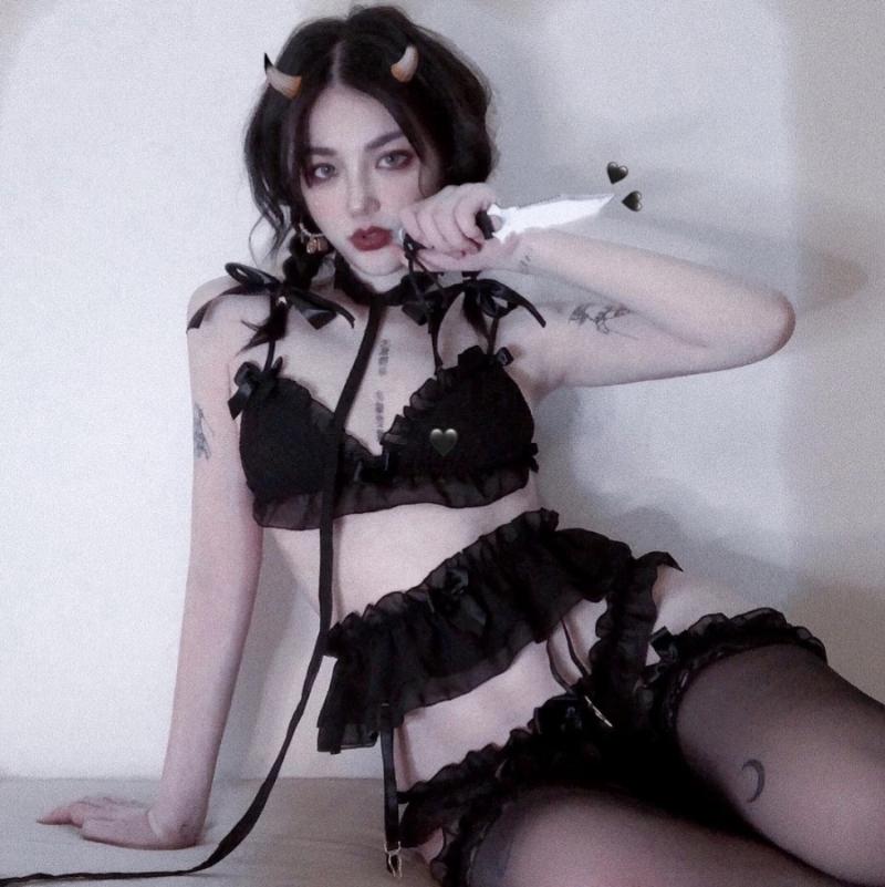 

Bras Sets Lolita Women Sexy Lingerie Set Cute Pink Ruffles Lace Ladies Kawaii Babydoll Soft Girl Black Pajamas Cosplay Costumes Gifts