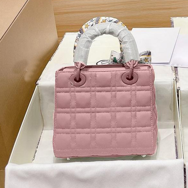 

Cute 2021 Black Ladies Bags TOP Designer Luxury Handbags Silver Shoulder Bag Cross-Body Women Totes Crossbody Clutch Fashion Handbag Thread Chains Leather letter, No bags