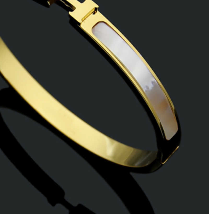 

SeaShell Stainless steel H Bangle bracelet Gift