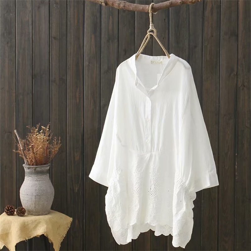 

Plus Size Cotton White Batwing Sleeve Women Shirts Spring Summer All Match Loose Embroidered Three Quarter Blouse 210615