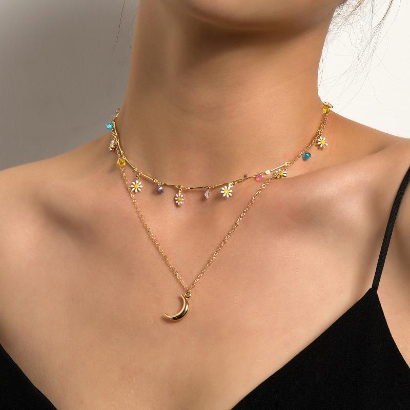 

Chains 2021 Fashion Retro Moon Pendant Female Small Daisy Simple Necklace Short Clavicle Chain Jewelry Gift