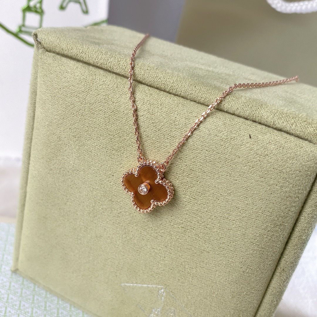 

[With box] Van Ladies love rings Pendant Necklaces Screw Bracelet party Wedding Couple Gift Love Bracelet Fashion Luxury Cleef Designer Bracelet carti Jewelry a11