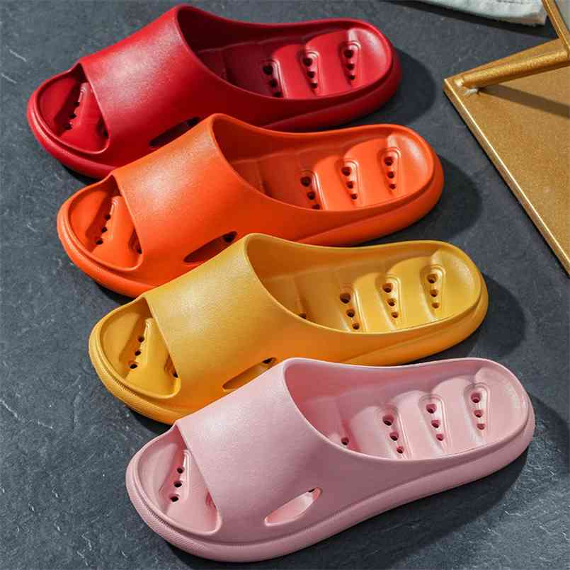 

Wholesale Household Leaking Slippers Women Summer Indoor Hollow Soft Sole Bathing Non-Slip Bathroom Platform 210607, Yellow