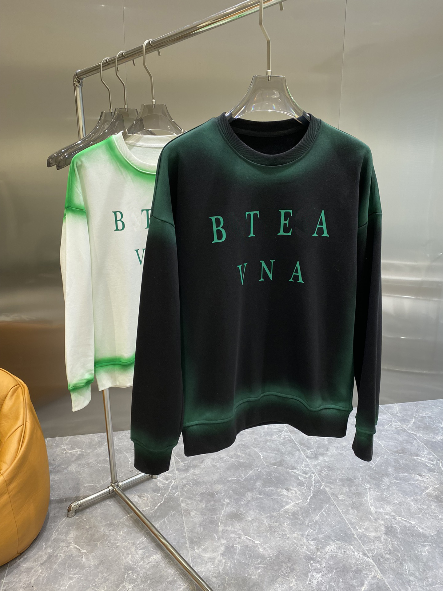

Mens Designer Sweaters Hoodies Womens Casual Round Neck Long Sleeve Sweater Couples High Quality Sweatshirt Black Size, White