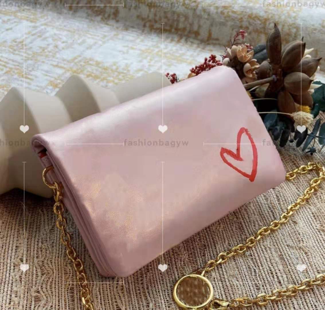

Designer chain bags love Valentine s Day sheepskin pochette coussin fashion design heart pattern women shoulder strap waist pearl pink high