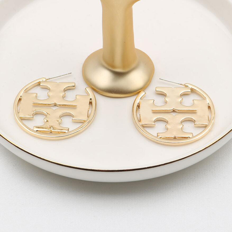 

Fashion Womens Earrings Ear Stud Women Designer Brand Letter Elegance Temperament Simple Ladies Wedding Party Jewelry Accessories ER0109-ER0110