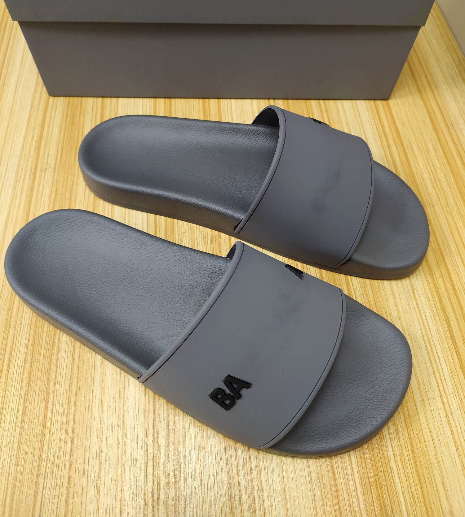 

Summer couples casual slippers, high quality beach non-slip flat shoes, fashion one foot sandals, Black