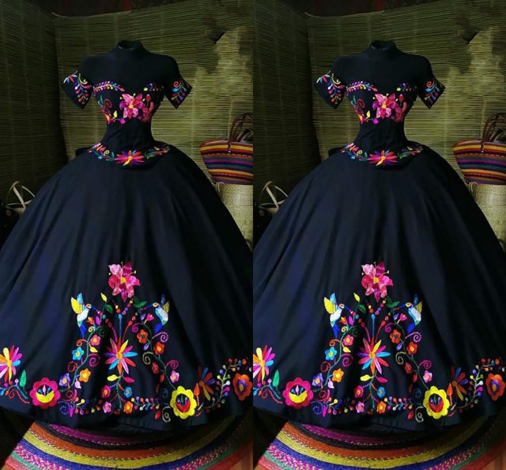 

2022 Black Quinceanera Dresses Off The Shoulder Mexican Embroidered Charro Sweet 16 Dress Ball Gowns Satin Vintage, Lavender \lilac