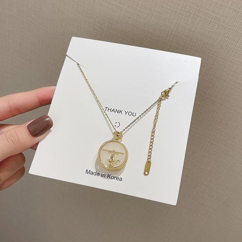 

Pendant Necklaces Berserk Jewelry Gift Vintage Charm Gold Inlaid Femininity White Trend Clavicle Chain Torque Party Necklace For Women