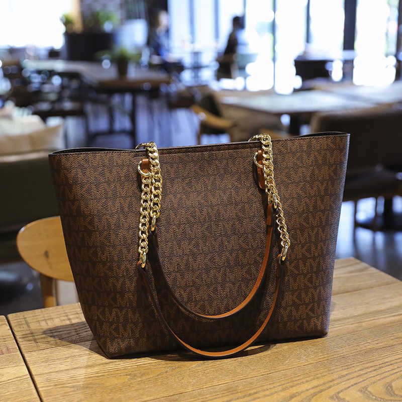 

Guangzhou Women's 2021 new trend hand old flower child mother's bag large capacity Single Shoulder Messenger Bag, Brown