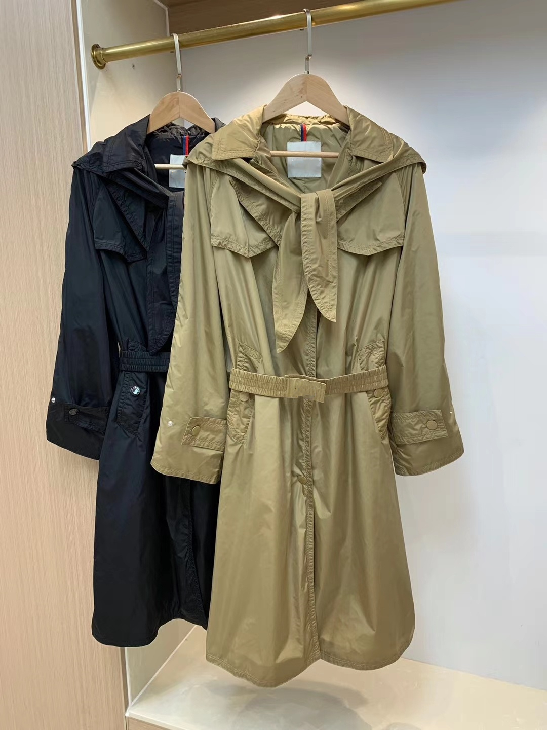

2022 Designer Women Jacket Coats With Belt Fashion Letters Print Hooded Windbreaker for Womens Jackets Outerwear High Quality S, Khaki