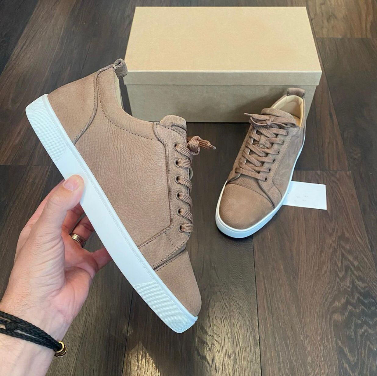 

Wholesale Famous Junior Orlato Men's Sneakers Shoes Elegant Red Bottom Low Top Couple Casual Flats Comfort Skateboard Outdoor Discount Sports With Box
