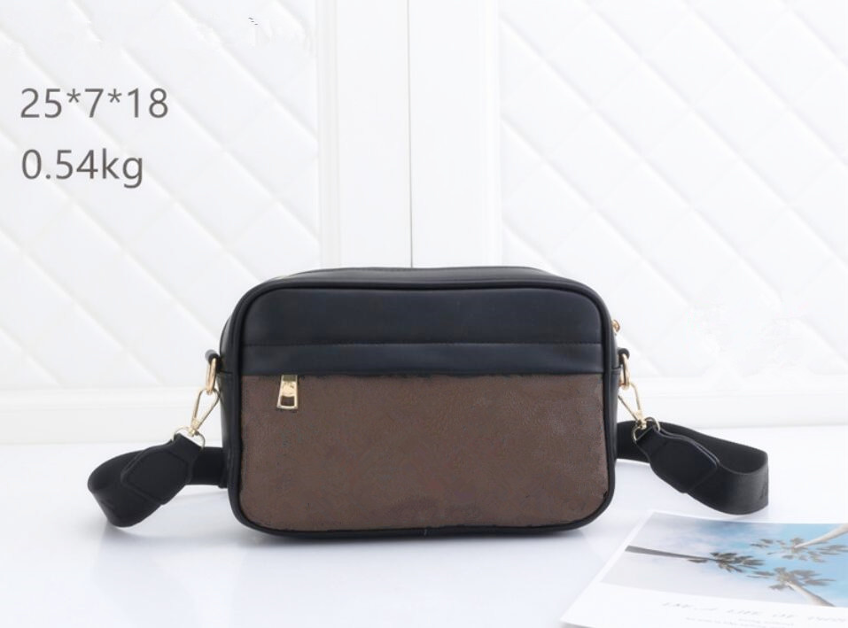 

2021 High quality new fashion men travel toilet pouch women cosmetic organizer make up bag famous classical toiletry bag, Coa1