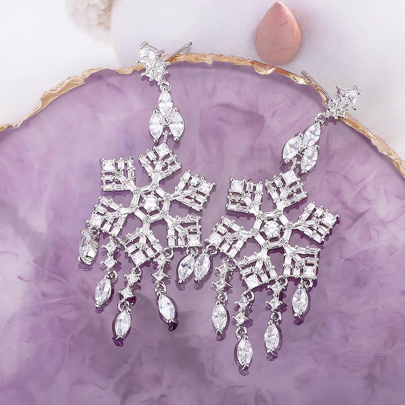 

Dangle & Chandelier XIUMEIYIZU Snowflake Tassel Drop Earring Full Paved CZ Stone Luxury Jewelri Earrings Women 11.11 Brass Wholesale