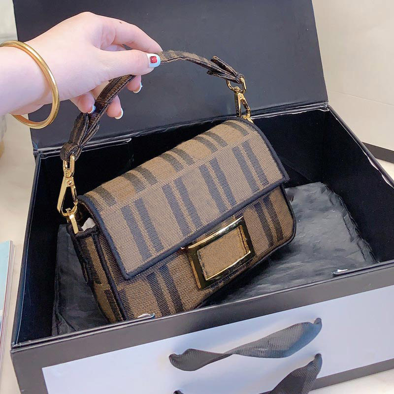 Crossbody Bag Travel Bag Clutch Fashion Hardware Envelope Flap Letter Embroidery Women Postman Retro Messenger Canvas