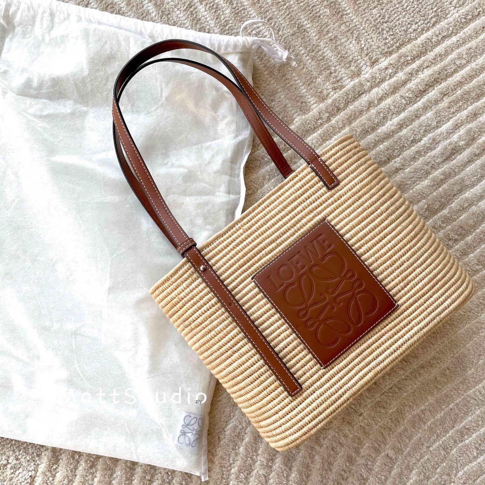 Luxury Handbags and Storage Handbag Mattstudio Luo Yiwei Loewe woven portable cabbage basket-image-726410824