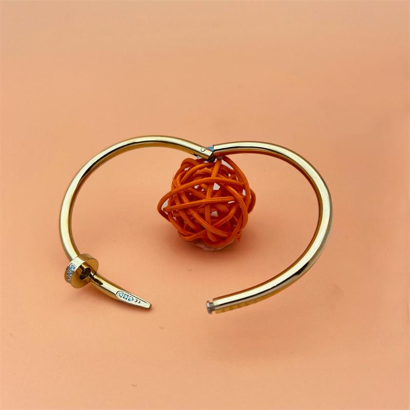 

Bangle 2021 Classic Fashion Designer Enamel Steel Titanium Bracelet Exquisite High-Quality Banquet Couples Gift Wholes