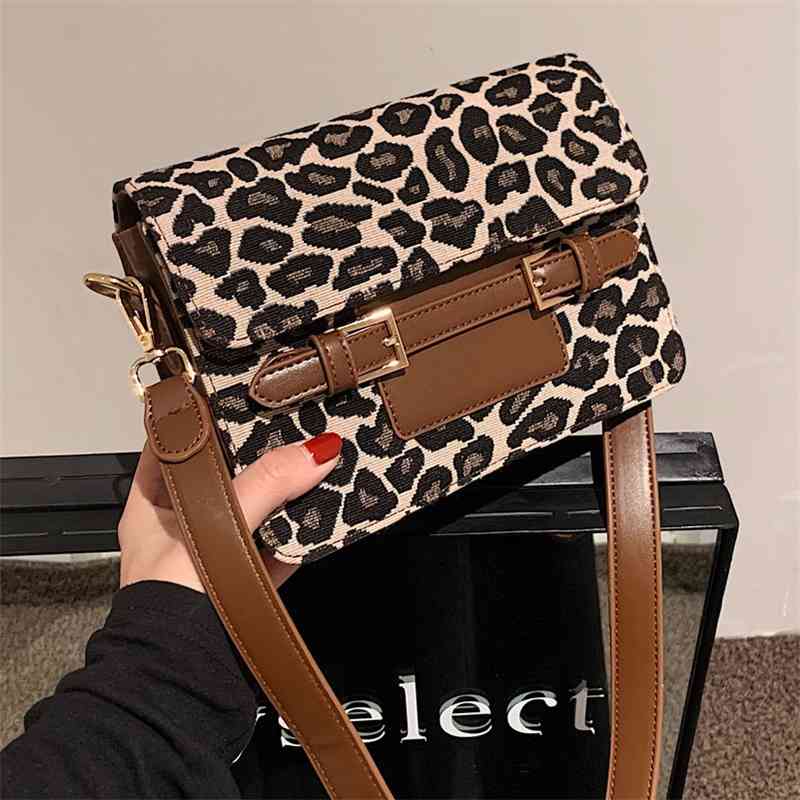 

Leopard fashion versatile one shoulder small square autumn and winter 2021 new women's texture messenger bag, Black