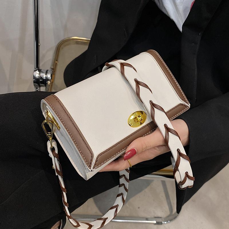 

Evening Bags Niche Design Handbag 2021 Fashion Messenger Bag High-end Western Style Hit Color Square Shoulder Width: 18cm
