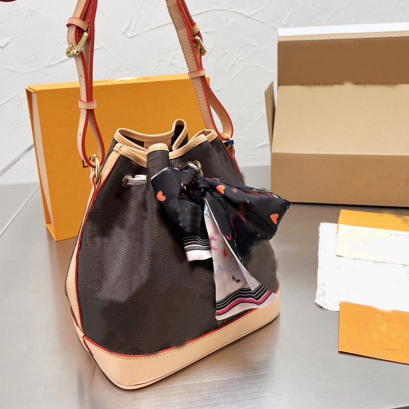 

Vintage Leather Bucket Bag Floral Crossbody Bags Retro Flowers Discoloration Handbag Ladies Fashion Drawstring String Handbags Ribbon Gift, Brown
