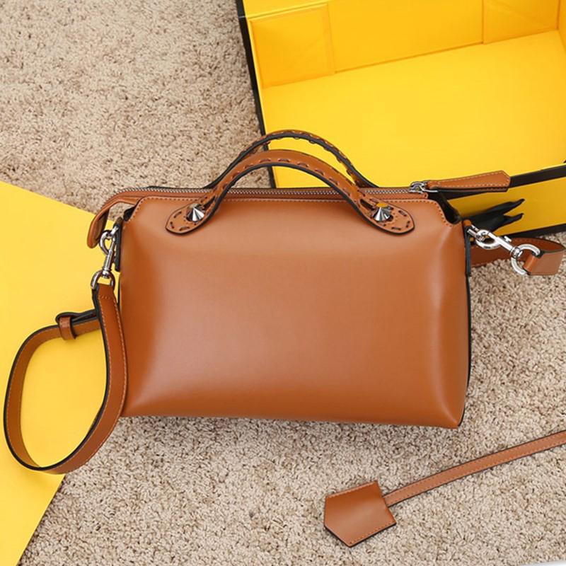 

Boston Handbag Crossbody Bags Cowhide Detachable Wide Shouldesr Strap Stamping Letter Pattern Simplicity Lady Shoulder Bag Wallets Ladies designerbag