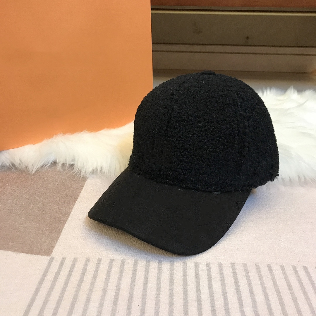 

New Autumn and Winter Baseball Cap Lamb Hair Stitching Hat Simple Fashion Luxury Design Hats Accessories Supply, No box