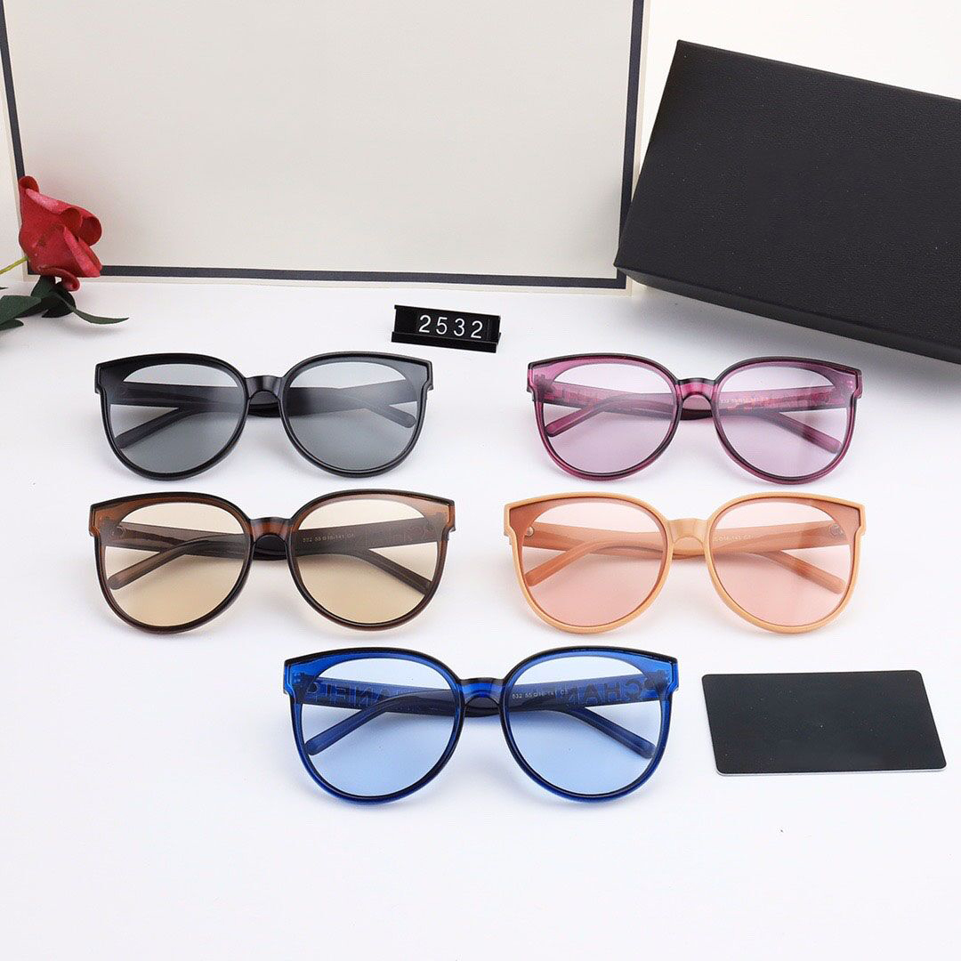 

2021 luxury designer fashion RETRO SUNGLASSES for men and women. Glasses show temperament outdoor. Work. Social. UV400 men's and women&, White;black