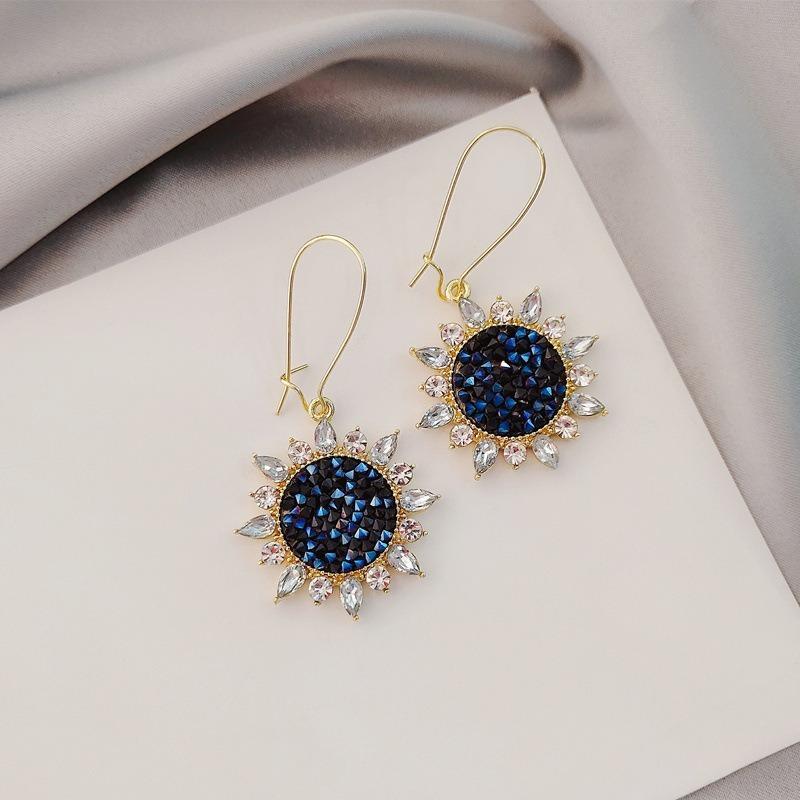

Stud Personality Fashion Sunflower Long Earrings Ladies Crystal Temperament Party Banquet Jewelry, Golden;silver