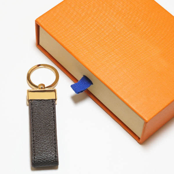 Luxury designer Keychain Buckle lovers Car key-ring Handmade Leather Designers Keychains Men Women Bag key rings Pendant Accessories 4 Color With box