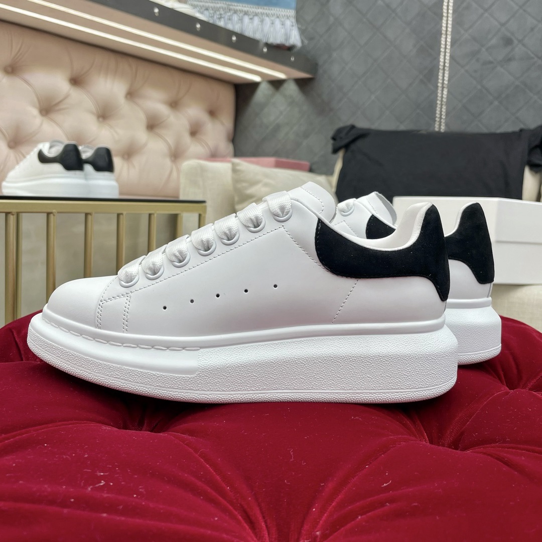 

2022 Men Designer Boots Shoes For Men Women Leather Suede Velvet Platform Oversizes Sneakers Black White Fashion Luxurys Woman Booties Home Outdoor Trainers, 120yy19