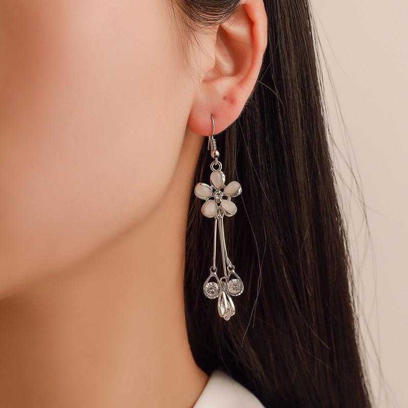 

Dangle & Chandelier The 2021 Vintage Flower Small Pure And Fresh Fashion Contracted Crystal Long Women Drop Earrings