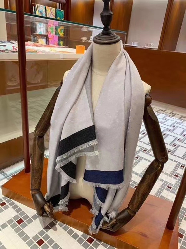 

High quality classic woemn scarf fashion scarves shawl 140*140cm without box L2