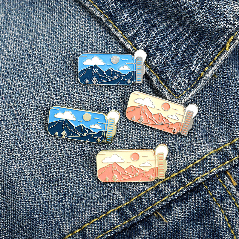 

Cartoon Outdoor Landscape Travel Brooches Sun Cloud Mountain Peak Clothes Pins Unisex Souvenir Gift Backpack Cowboy Badge Jewelry Accessories