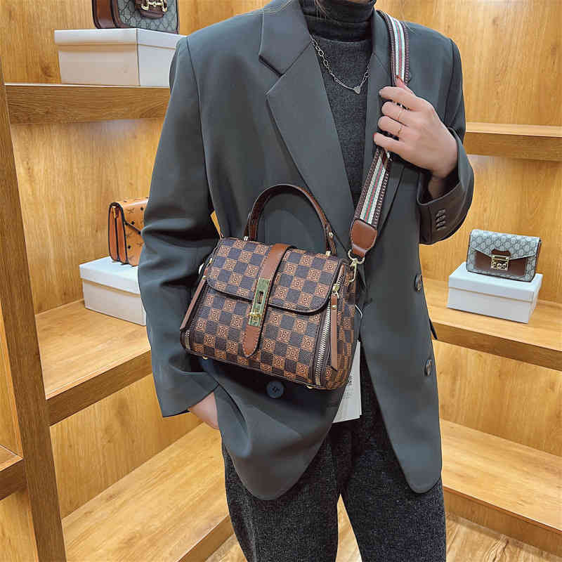 

2022 Latest Models Designer Handbags On Clearance Checkered women's autumn and winter color contrast hand Korean fashion personalized, Latticed coffee