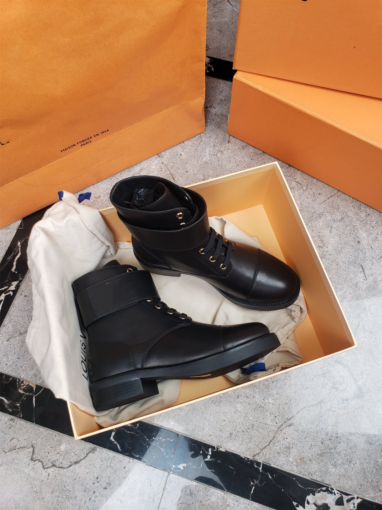 

Designer boots fashion autumn low-heeled women's ankle cow patent leather beige black bling square head zipper office ladies party shoes, Box