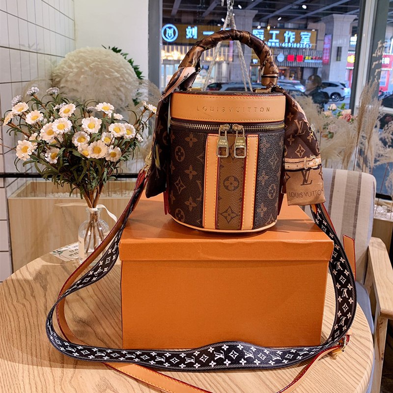 

Top LV Louis Vitton Vintage Cannes Shoulder Bags Cowhide Wallet Designers Phone Purses Men Women Fashion Cross Body Messenger Bag Vu