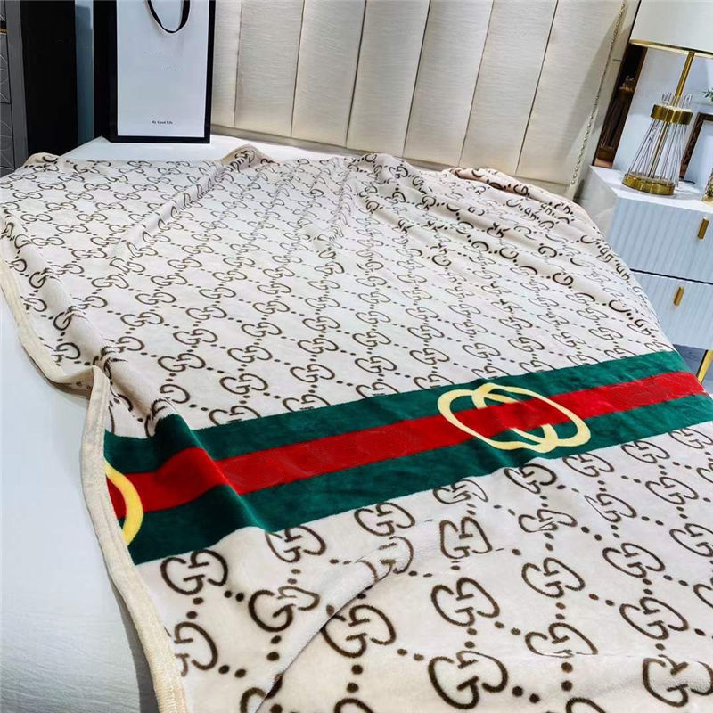 

New Luxury European Style Luxurious Designer Blanket Double Layer Fox Fleece Blanket Creative Patterns Bedding Quilt Shawl Christmas Warm Gift