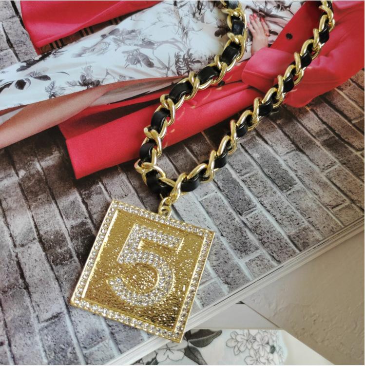 

Pendant Necklaces Hip Hop Crystal No.5 Catwalk Clavicle Necklace Luxury Woven Chain