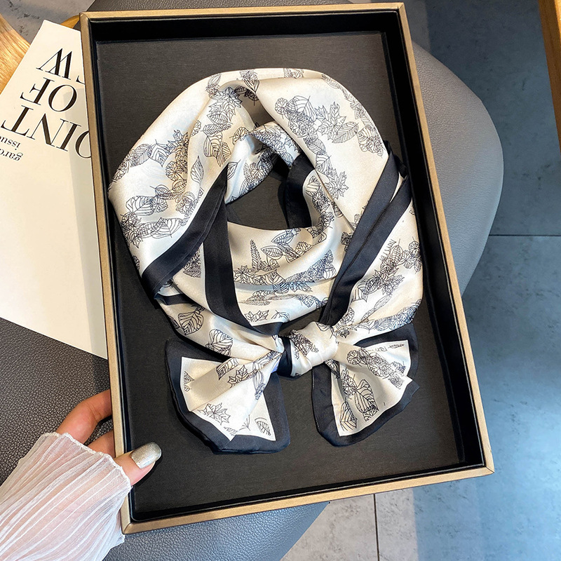 

Fashion Cross Silk Scarf Luxury Brand Soft and Warm Spring Autumn Korean Small Hair Scarfs Women
