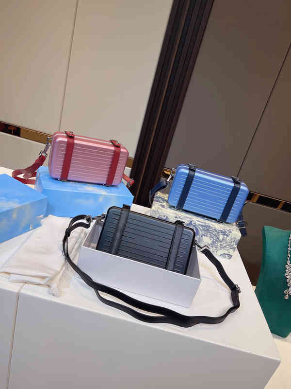 

Bags Card Holder Inside Women Handbag Shoulder Designer Crossbody Female Purses Creative Suitcase 220304, Red