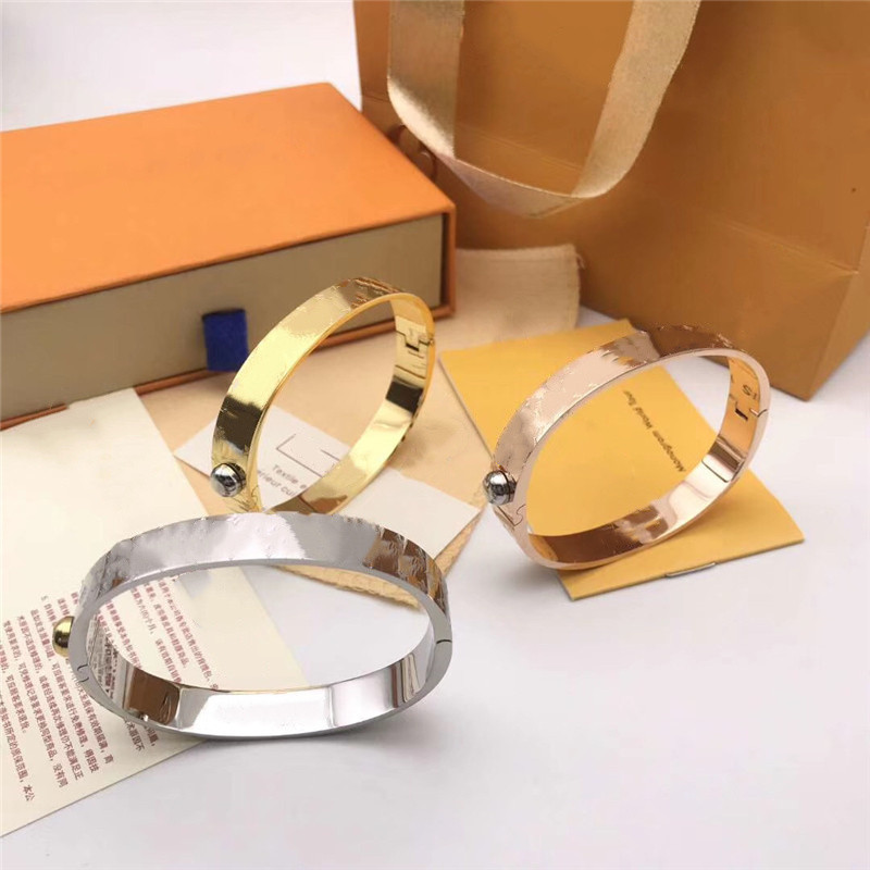 

Europe America luxury Fashion Men and Women Bangle Silver Gold color Engraved V Channel Initials Chain Link lovers Love Bracelet with box, Black
