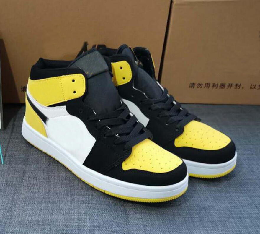 

Jumpman 1 Basketball shoes High Men Women Mid SE Yellow Toe Black Shoes 852542-071