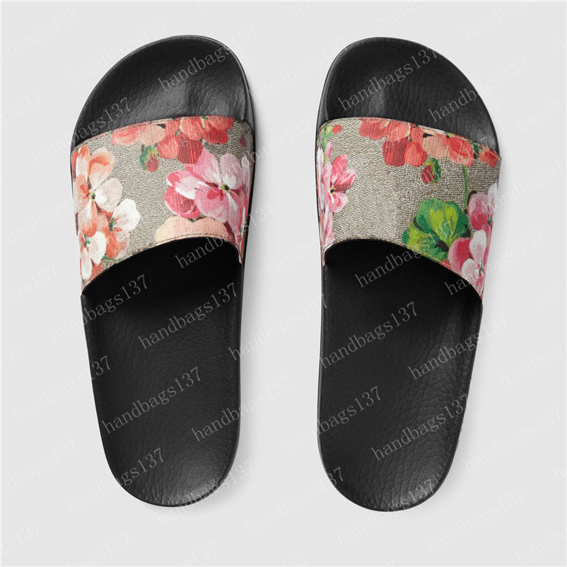 2022 Pantoufles Femmes Sandales Hommes Diapositives Waterfront Sandale en cuir beige Femmes Talons hauts Chaussures pour hommes 36-45 avec boîte