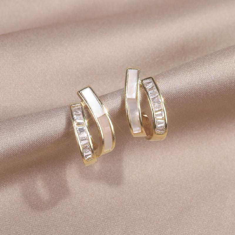 

Stud Korean Design Fashion Jewelry Exquisite Copper Inlaid Zircon Shell Earring Simple And Elegant Women's Daily Work Accessories, Golden;silver